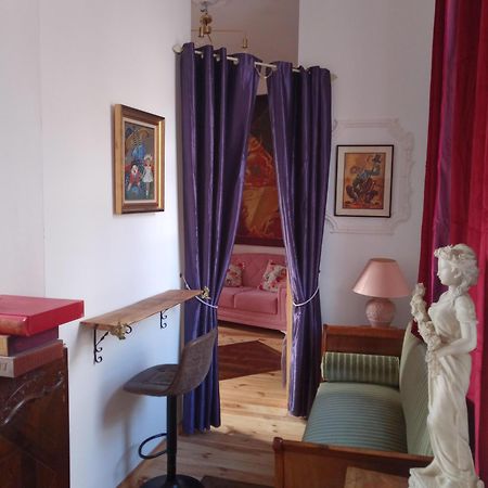 Le Couvent Des Capucines - Hebergement Velo Via Rhona سان فاليه المظهر الخارجي الصورة